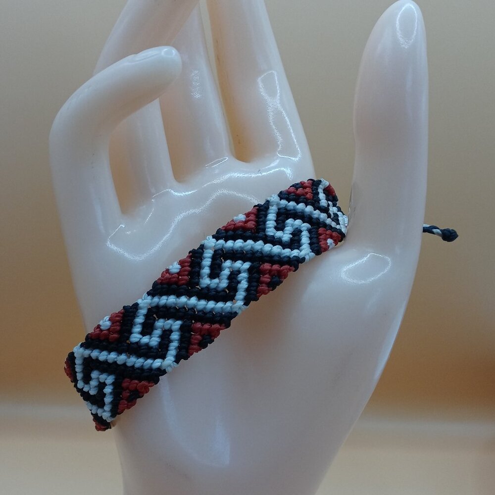 Multicolor Handwoven Macrame Thread Bracelet Design Patterns - Picture 5 of 10